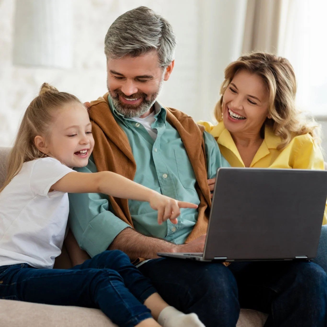 Customer support specialist helping a family